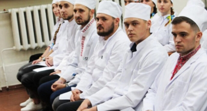 З 2026 року студенти-медики зобов’язані проходити військову підготовку: ключові зміни в освіті 5