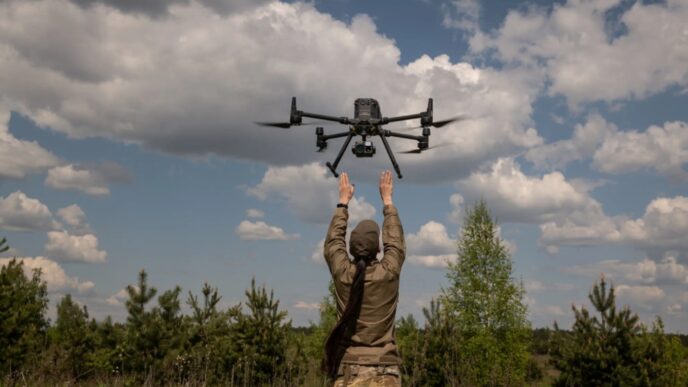 Військовослужбовиця ЗСУ з дроном