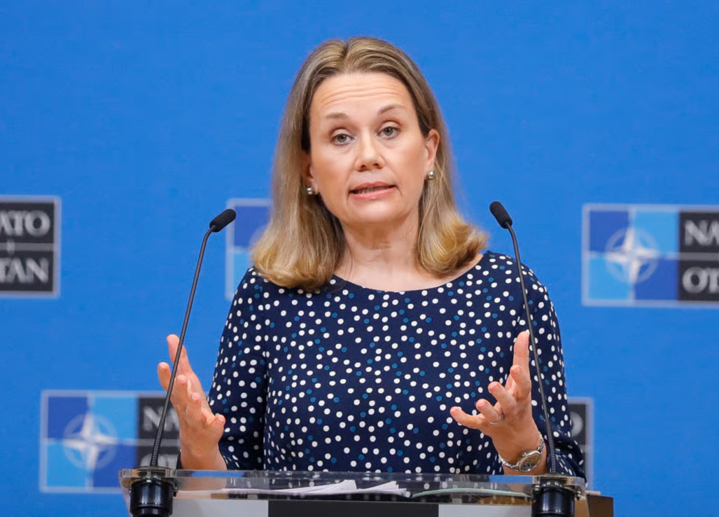 Посол Сполучених Штатів Америки при НАТО Джуліана Сміт