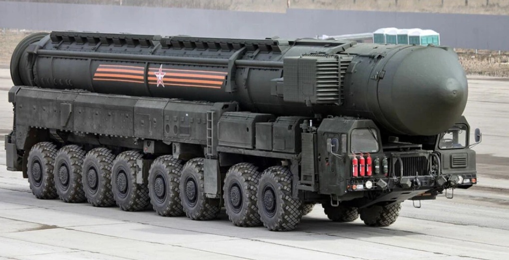 Російська балістична ракета "Орешнік"