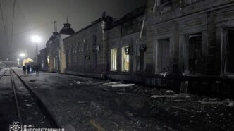 Зруйнований вокзал в П'ятихатках