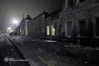 Зруйнований вокзал в П'ятихатках