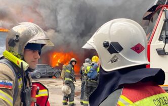 Пожежники МЧС РФ