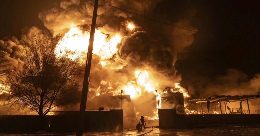 Палаючий Сизранський НПЗ