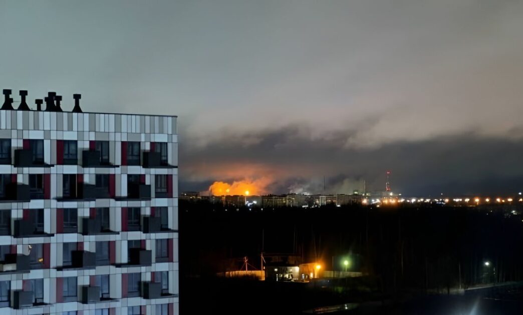 Масштабна пожежа на заводі "Акрон" у російському Великому Новгороді