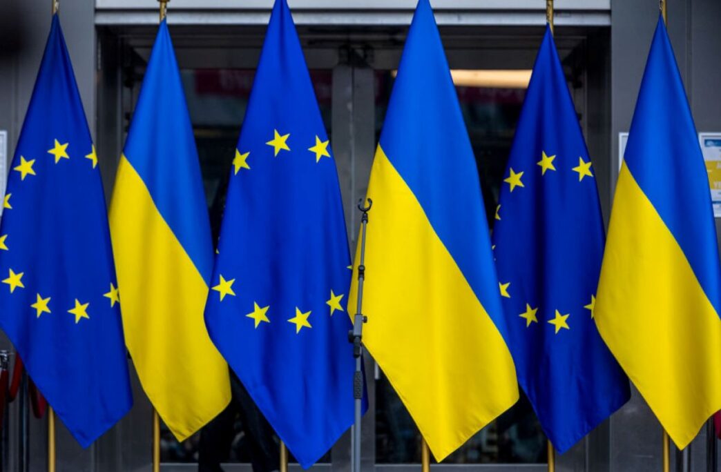 Прапори України та ЄС