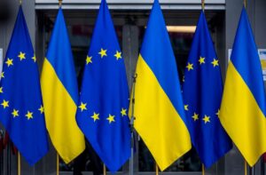 Прапори України та ЄС