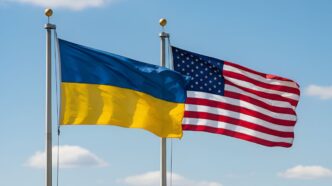 Прапори України та США