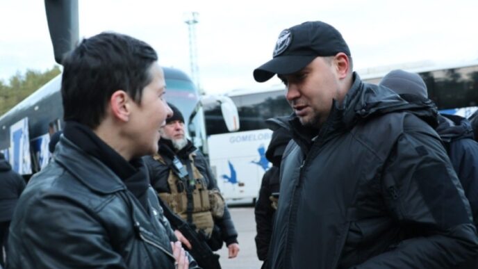 Буданов зустрічає цивільних з білоруського полону