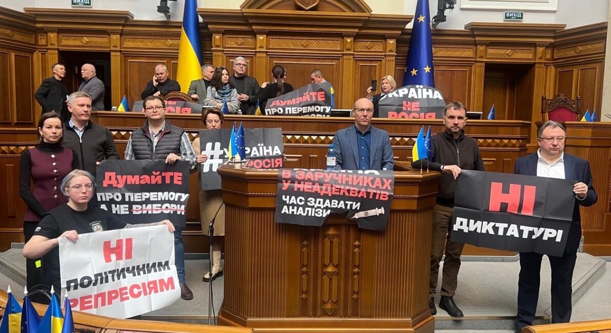 «Європейська солідарність» заблокувала трибуну Ради з вимогою відставки уряду 73