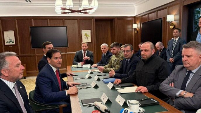 Стів Віткофф, Марко Рубіо, Джаред Кушнер, Рустем Умєров під час зустрічі в Галлендейл-Біч, Флорида