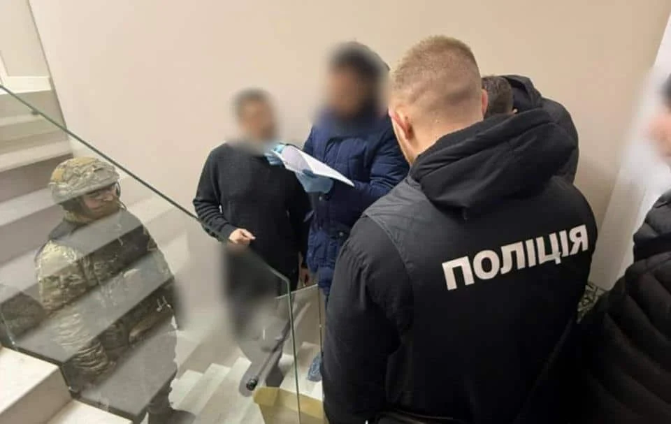 Обшуки у мерії Дніпра: поліція викриває схему розкрадання мільйонів на смітті 23