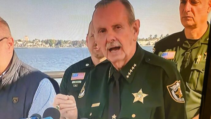 Чоловік з дробовиком і бензином загинув під час штурму Мар-а-Лаго - резиденції Трампа