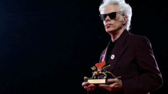 Джим Джармуш отримав «Золотого лева»: чому «Батько мати сестра брат» змушує задуматись про сім’ю 257