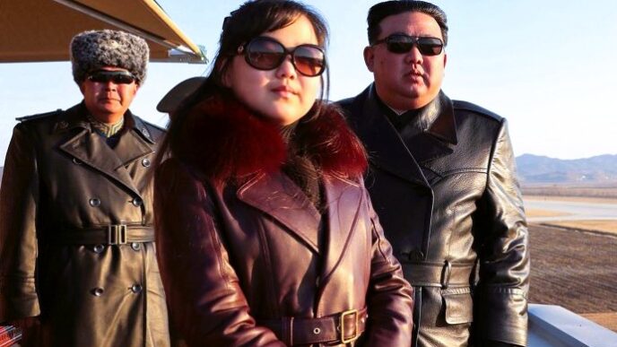 Кім Чен Ин передав 13-річній дочці Кім Чжу Е контроль над ядерними ракетами КНДР