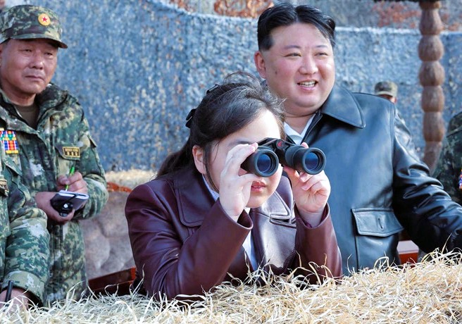 Кім Чжу Е біографія