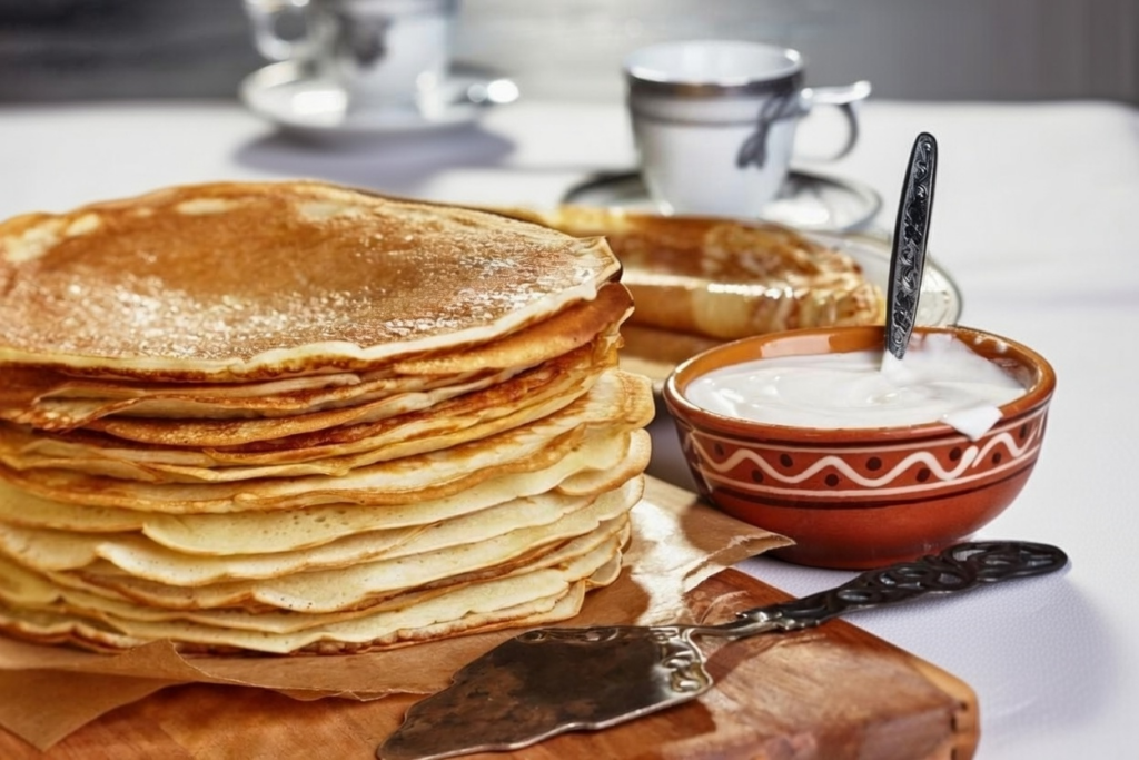 Млинці на молоці з кефіром для пишності Млинці на молоці з кефіром для пишності