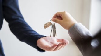 Податки при продажу квартири в Україні 2026