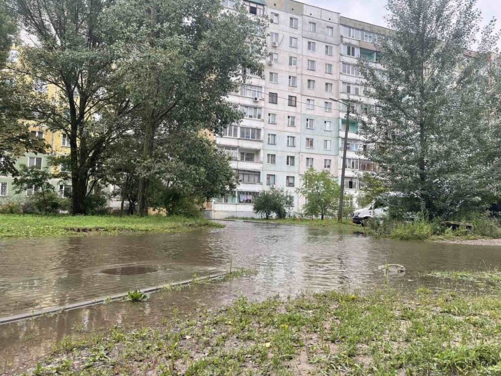 Суми підтопило оголошено надзвичайну ситуацію через відлигу та дощі Суми підтопило оголошено надзвичайну ситуацію через відлигу та дощі