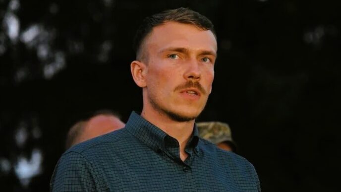 Зеленський присвоїв бригадного генерала командиру Азова Денису Прокопенку Редісу