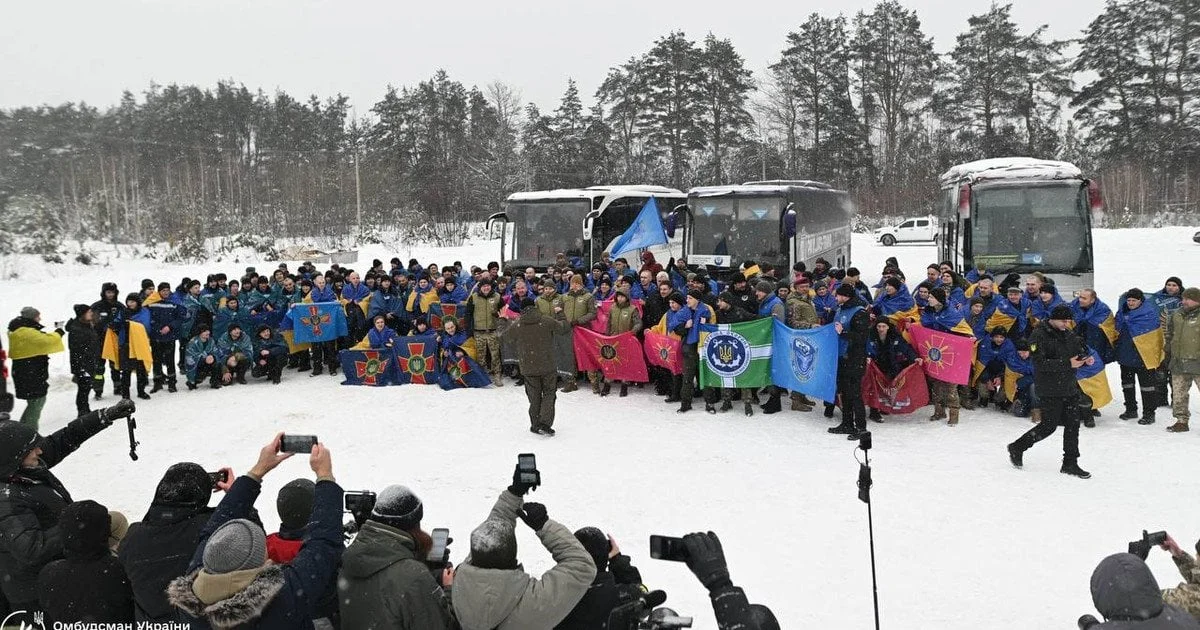 Колишня дружина отримувала виплати звільненого полоненого морпіха: втрачені 700 тис. грн 183