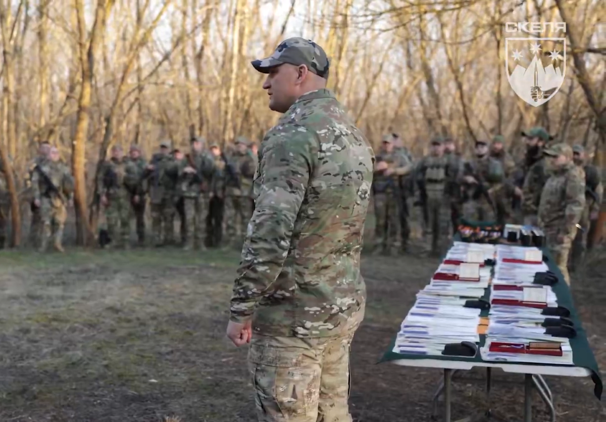 Командир «Скелі» нагороджує героїв: державні відзнаки та елітні шеврони для бійців 425-го ОШП на фронті 1