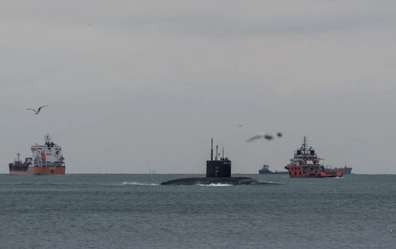 Британська атомна субмарина HMS Anson з ракетами Tomahawk розгорнута в Аравійському морі біля Ірану 115