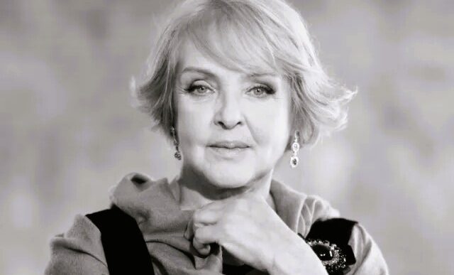 Ада Роговцева біографія