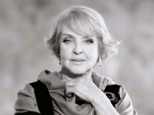 Ада Роговцева біографія