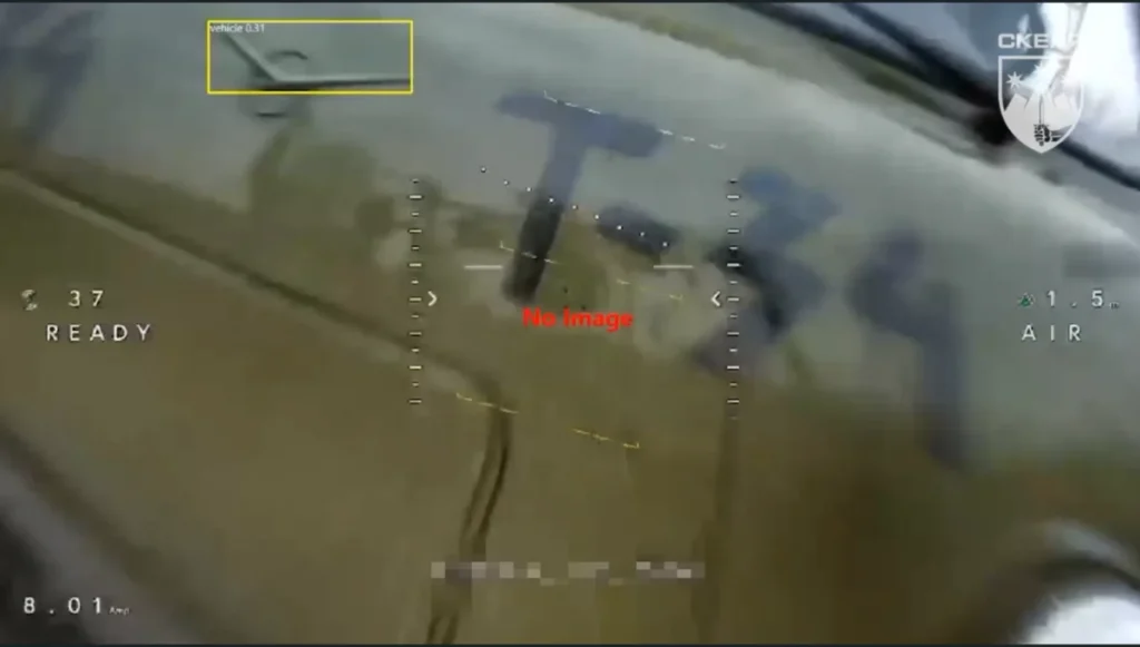 ФПВ-ждун СКЕЛЯ знищує російський "Т-34" (УАЗ). Точний удар по ворожій логістиці 6 ФПВ-ждун СКЕЛЯ знищує російський "Т-34" (УАЗ). Точний удар по ворожій логістиці 5