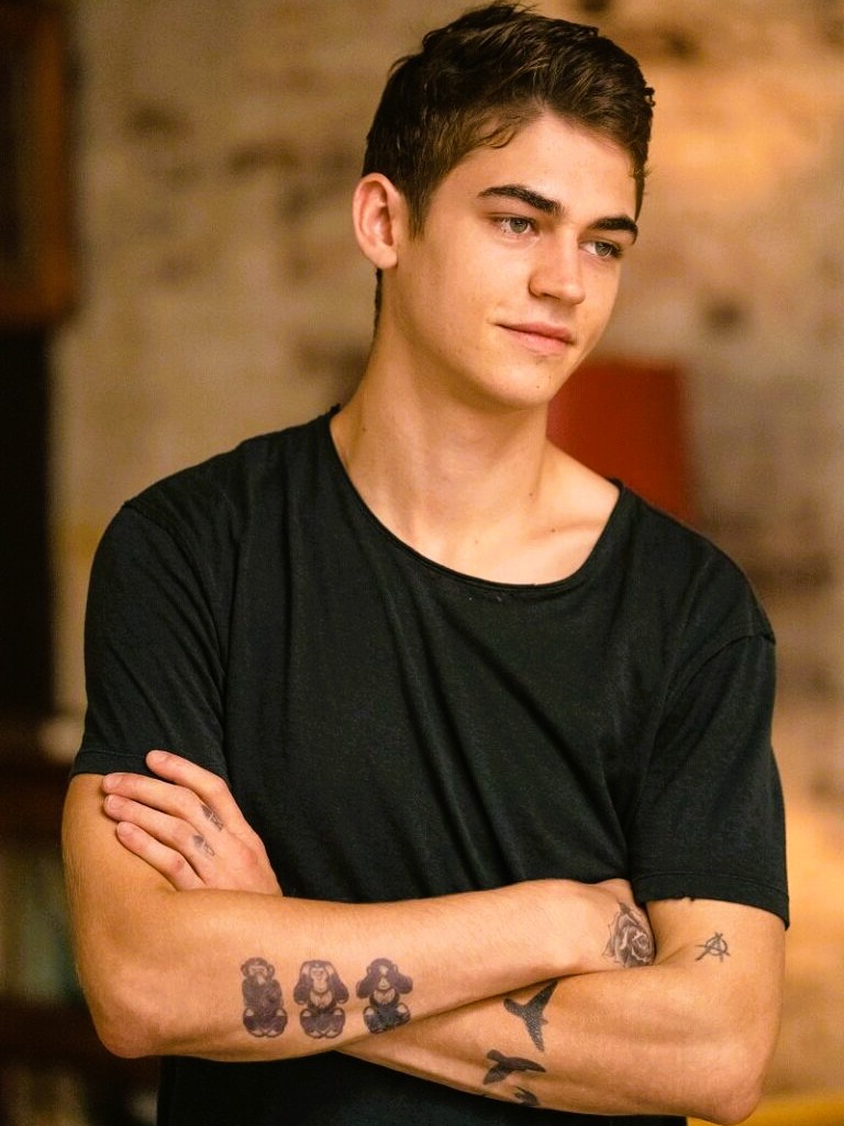 Гіро Файнс-Тіффін біографія Гіро Файнс-Тіффін біографія