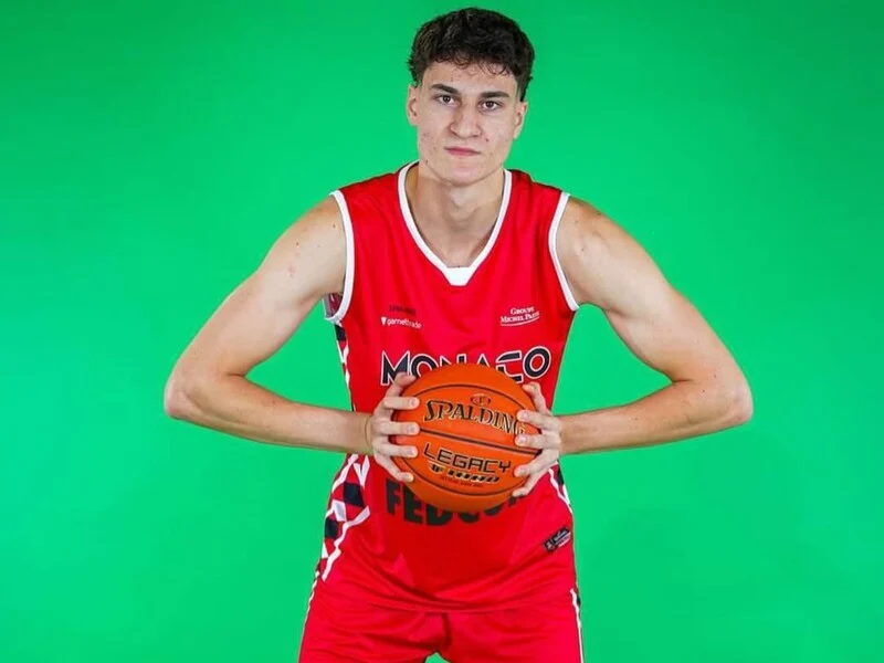 Максим Кличко зіграв дві гри за один день Максим Кличко зіграв дві гри за один день