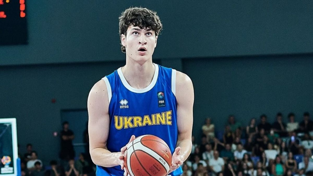 Максим Кличко зіграв дві гри за один день Максим Кличко зіграв дві гри за один день