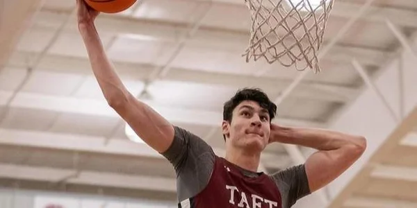 Максим Кличко зіграв дві гри за один день Максим Кличко зіграв дві гри за один день