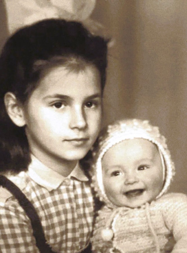 Маша Єфросиніна біографія