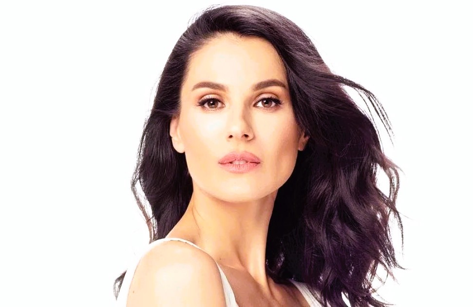 Маша Єфросиніна біографія