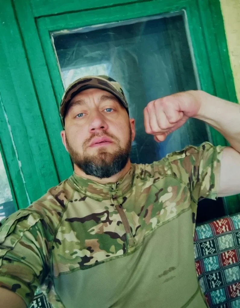 Від передової до високої кухні: Як ветеран полку «Скеля» підкорив «МастерШеф» авторським «Борще» 8 Від передової до високої кухні: Як ветеран полку «Скеля» підкорив «МастерШеф» авторським «Борще» 7