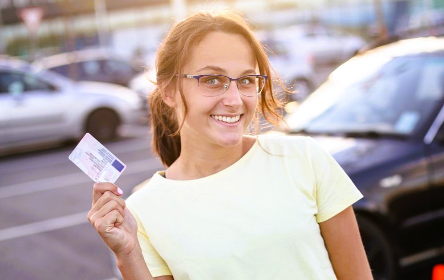 перевірити подійсье посвідчення