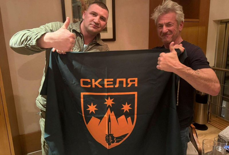 Потужний сигнал солідарності: Шон Пенн у футболці «Скеля» відвідав українських воїнів в зоні бойових дій 3