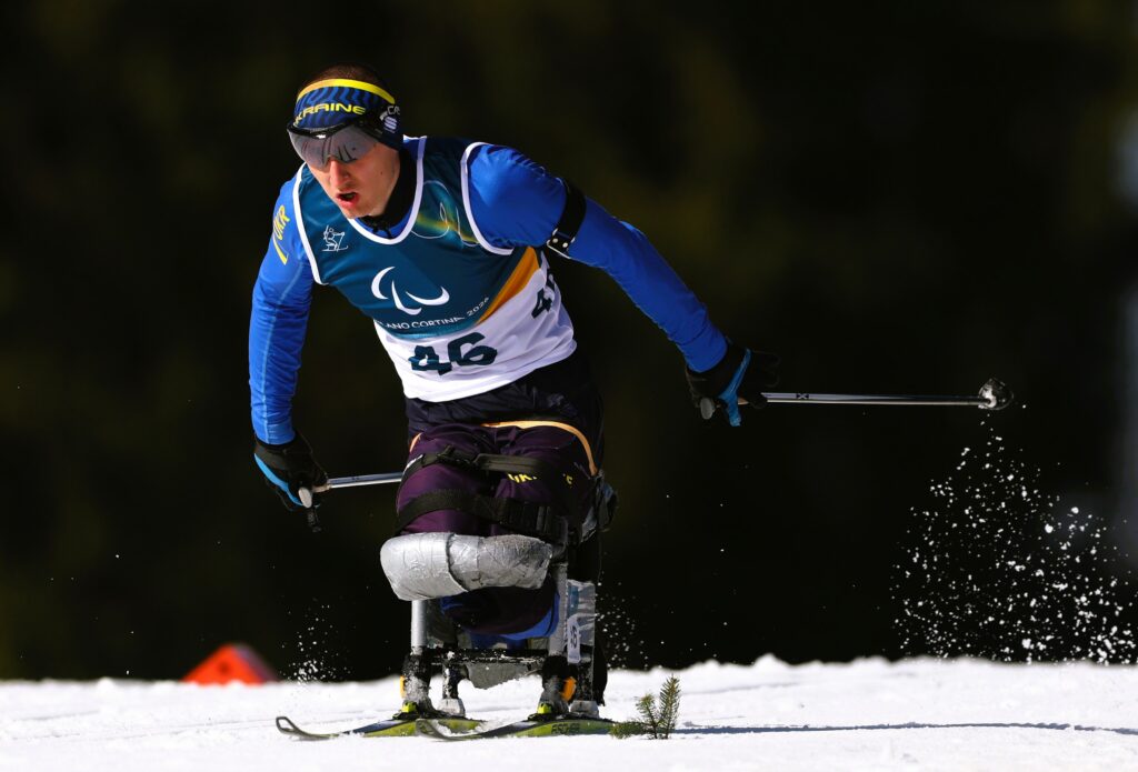 Паралімпійський чемпіон Тарас Рад святкує золото на Паралімпіаді-2026