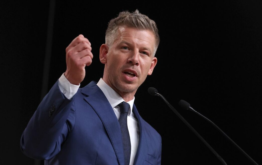 Прем’єр Угорщини П. Мадяр розкриє архіви приватизації 1988‑2000 років 3