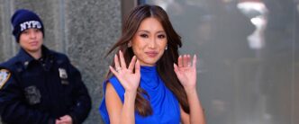 Бренда Сонг у індиговій максі‑сукні та на високих платформах: фото з чергового виходу на шоу 5