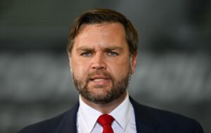 Віце‑президент Джей Ді Венс захищає Трампа після скандального коментаря про Папу Римського 29