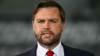 Віце‑президент Джей Ді Венс захищає Трампа після скандального коментаря про Папу Римського 141