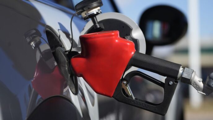 Оновлені ціни на бензин, дизель та автогаз в Україні: де 21 квітня найдоступніші тарифи 11