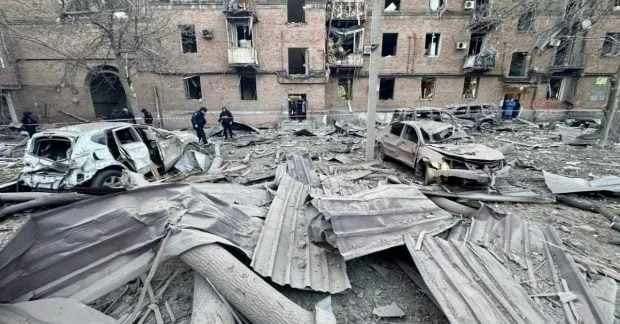 Атака на Дніпро: руйнування, загиблі та 21 поранений 101