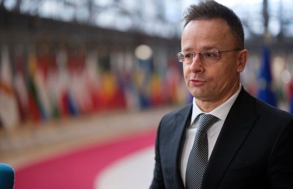 Сійярто отримує мандат: колишній глава МЗС Угорщини увійде в новий парламент 11