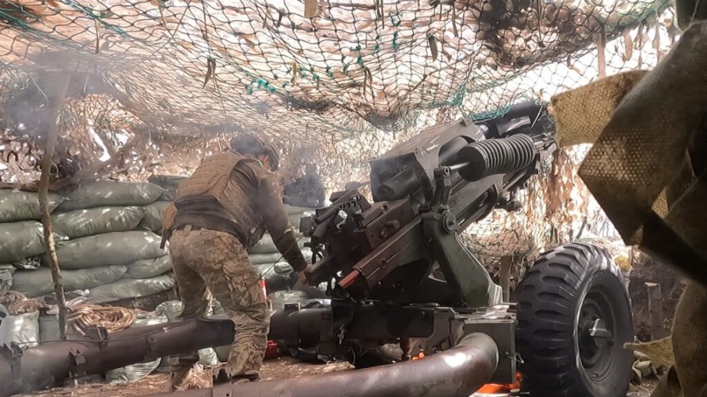 Як гаубиця М119 в 425 ОШП "Скеля" рятує піхоту на передовій 9