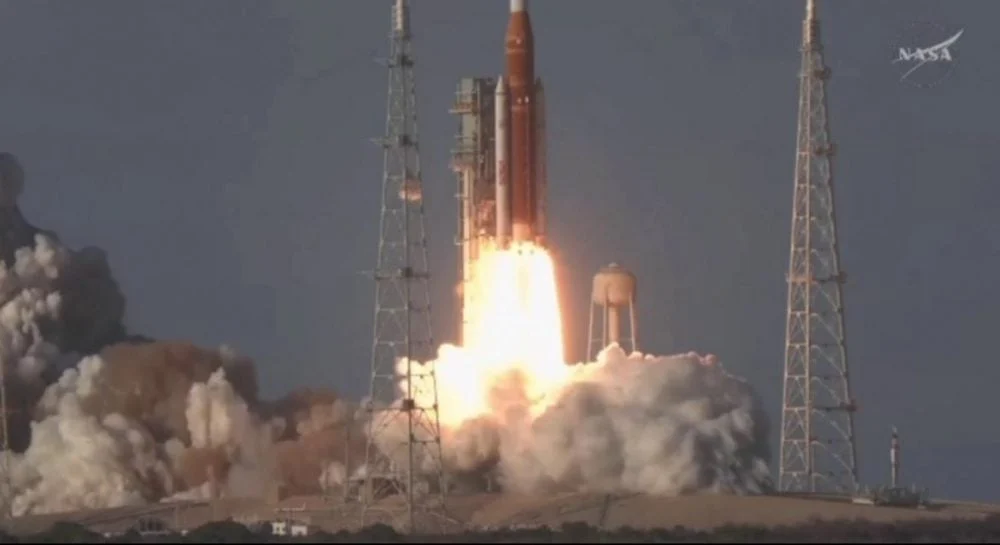 NASA запустила історичну місію Artemis II на Місяць 35
