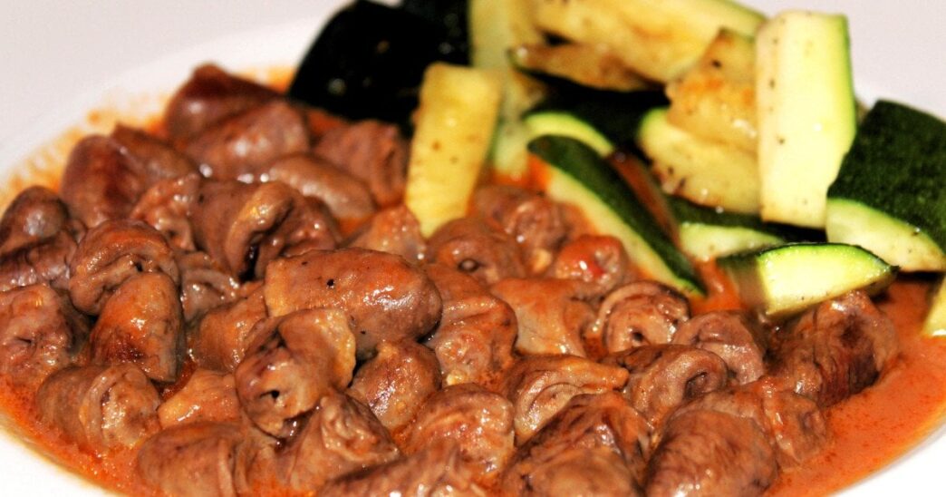 Рецепт гуляшу з курячих сердець — бюджетна білкова страва 3